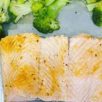 1 Slice Salmon Fish Steam With 2 Veggies · Seasoned with old bay and butter.