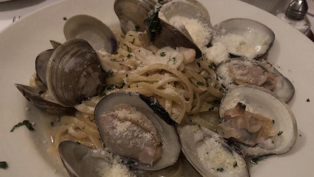 Linguine Alle Vongole · Linguine pasta with clams and sautéed in garlic sauce.