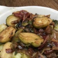 Roasted Brussel Sprouts With Caramelized Onions And Ваcon · 