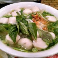 Pho Ca Vien (Fish Balls Pho) · Rice noodle soup with fish balls.