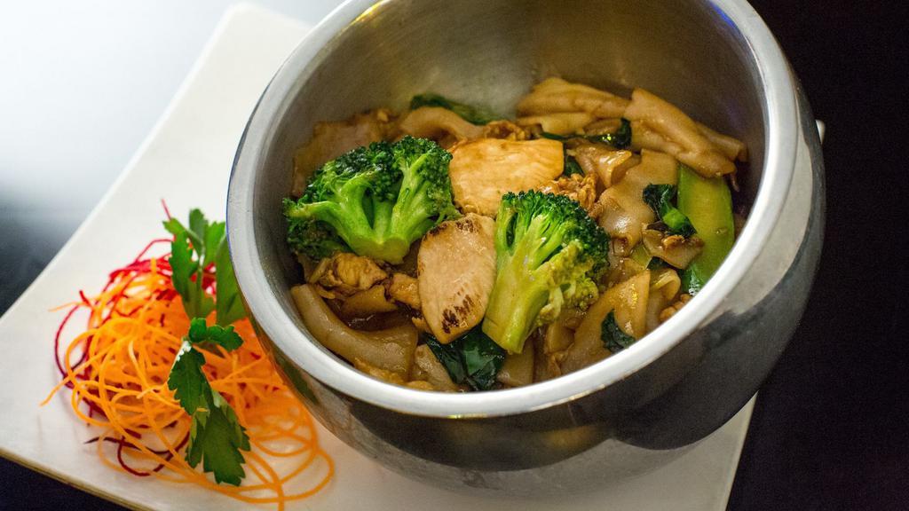 Pad See Eiw · Broad flat rice noodle stir fried with egg, American and Chinese broccoli in a sweet soy sauce.