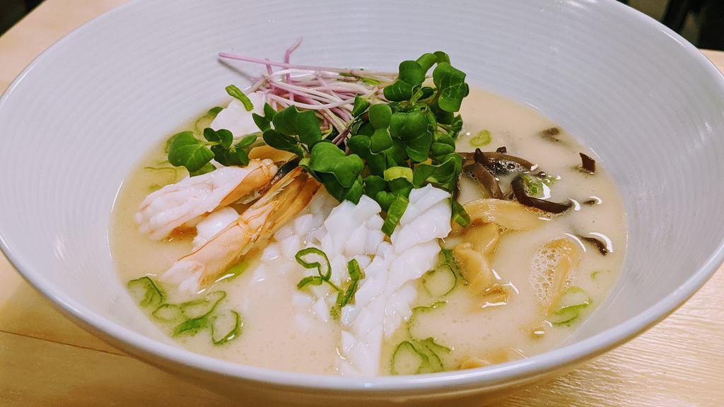 Seafood Ramen · Pork broth, wakam, shrimp, scallops, squid, green cabbage, kikurage, sweet corn, bamboo, scallion, arugula.
