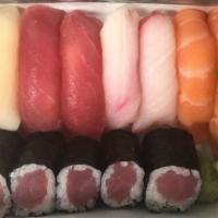 Sushi Classic · Eight pieces sushi with tuna roll.