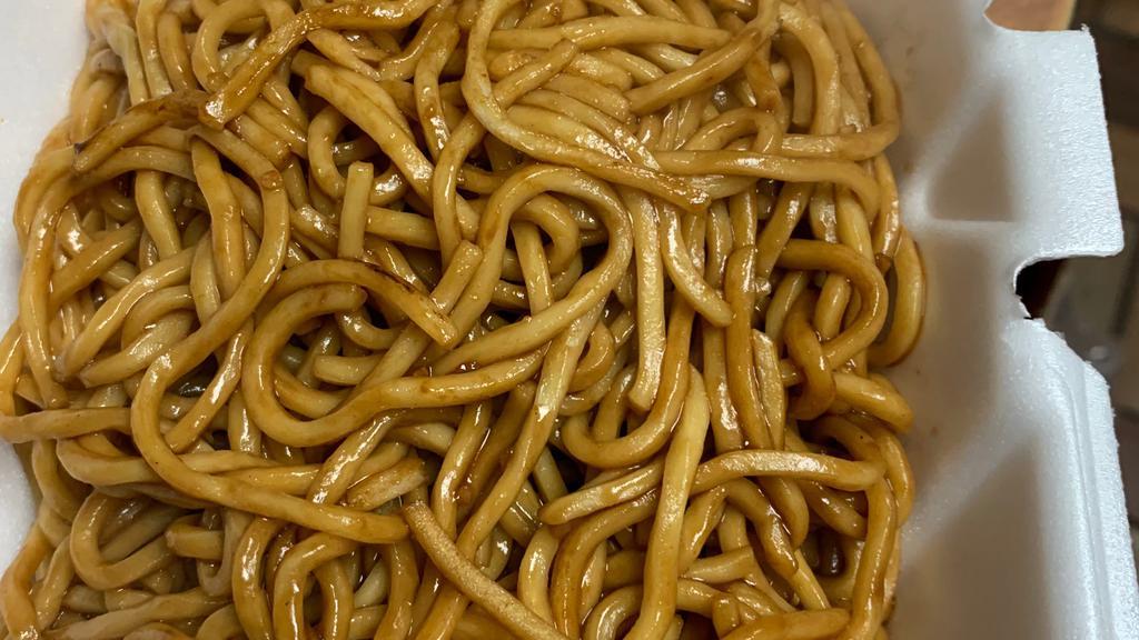Plain Lo Mein净捞面 · Soft noodles.