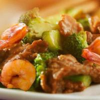 House Special Broccoli · Prawns, beef, and chicken with broccoli in house brown sauce.