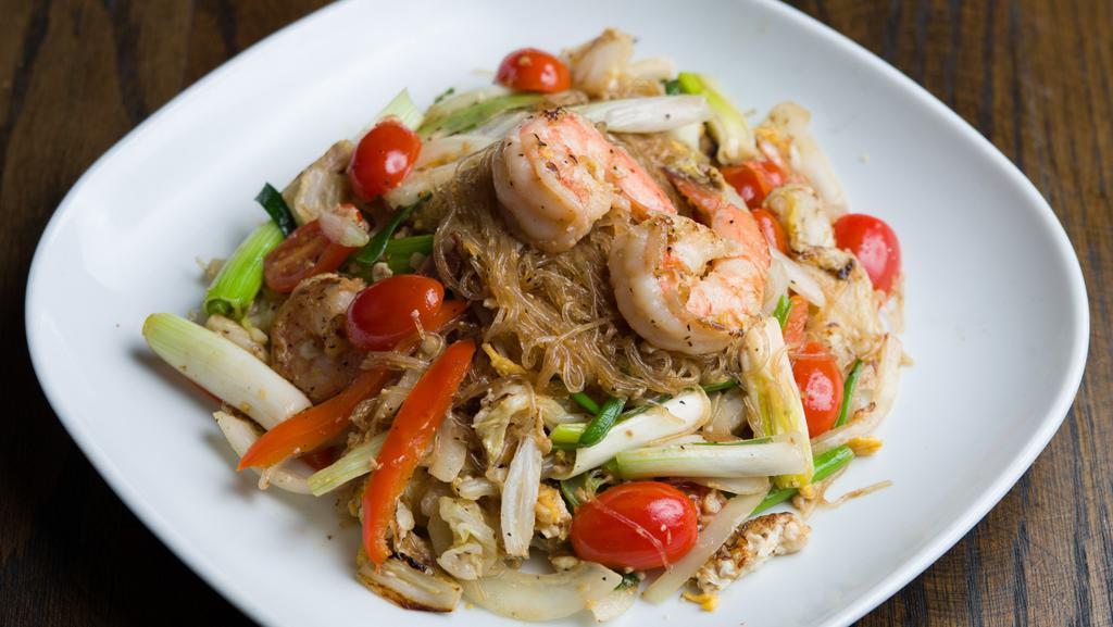 Pad Woon Sen · Glass noodle stir-fried with egg, tomato, onion, scallion and bell pepper.