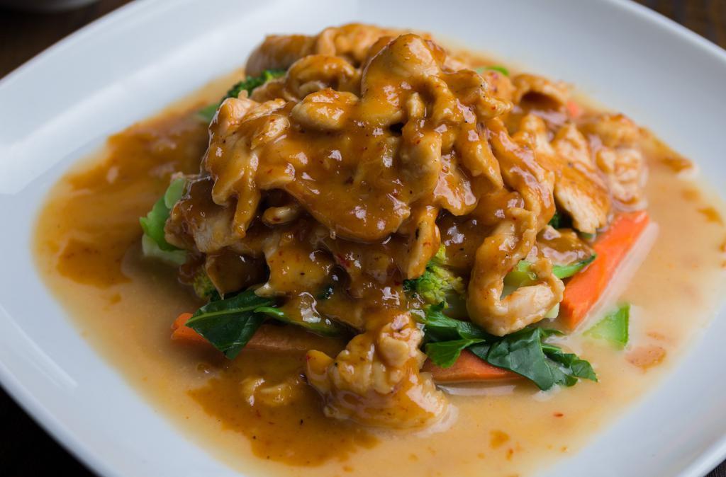 Rama · Sauteed with homemade peanut sauce on the top of steamed mix vegetable. Served with rice.