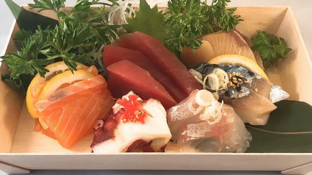 Sashimi Omakase · Chef's sashimi selections.