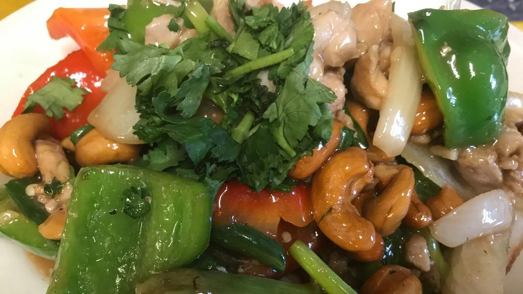 Cashew · PAD MET MAMUANG: Mama olay's house sauce, cashews, bell peppers, onions, and cilantro.