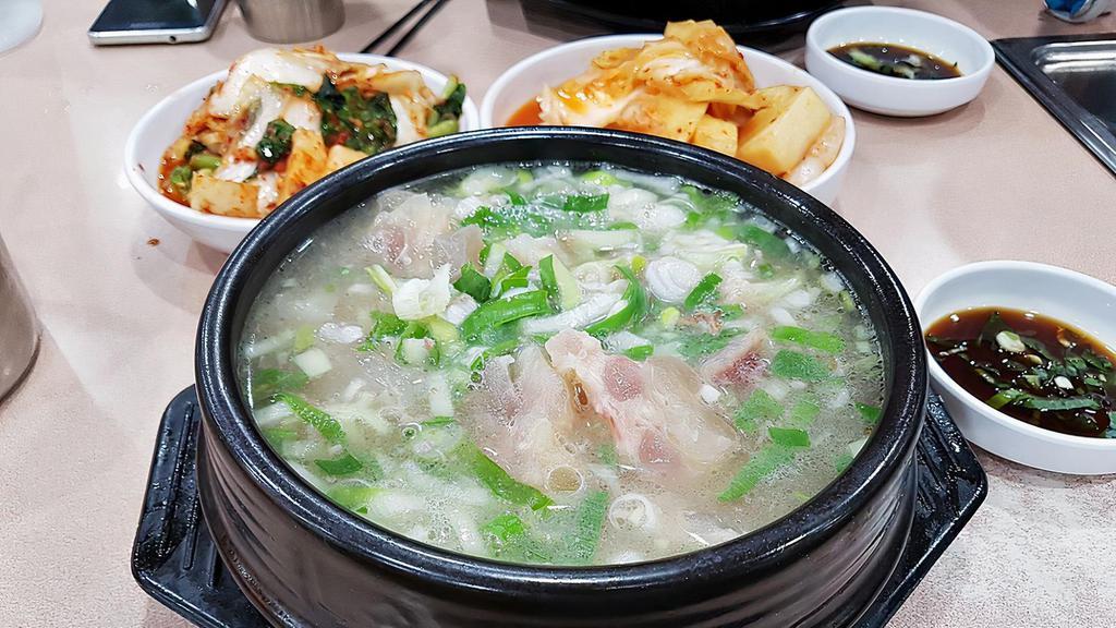 도가니탕(Dogani Tang) · ox knee soup