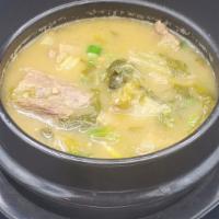 우거지 갈비탕 (Woo Gu Ji Galbi Tang) · cabbage short rib soup
