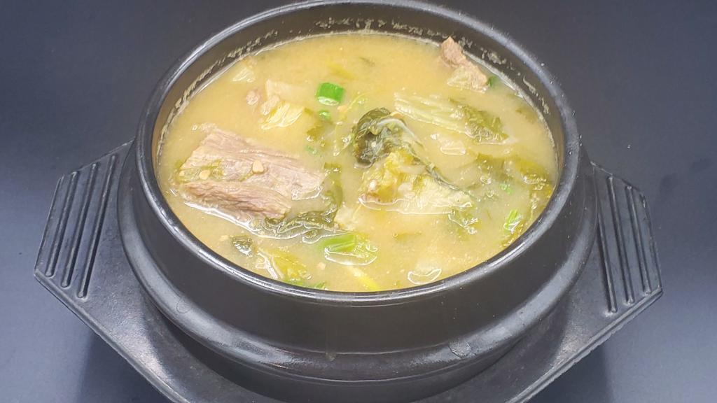 우거지 갈비탕 (Woo Gu Ji Galbi Tang) · cabbage short rib soup