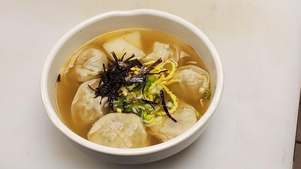 사골만두국(Sagol Mandu Gook) · Beef bone hand-made dumpling soup.