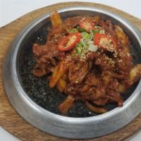 제육볶음(Je Yuk Bbok Eum) · spicy pork stir fry