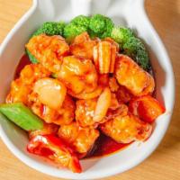 25. General Tso'S Chicken · Spicy. Served w. Pork Fried Rice & Egg Roll.