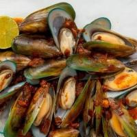 Green Mussels 绿青口 1 Lb · Whole mussels from New Zealand.