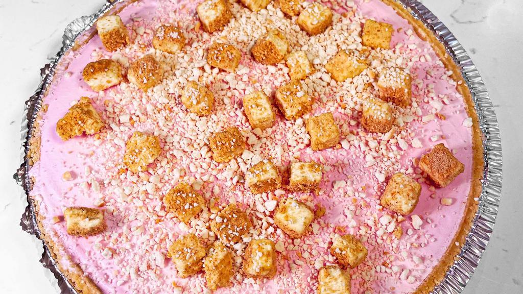 Strawberry Shortcake  · FROYO PIE 
CRUST: Graham Cracker 
FROYO: Strawberry
Topped off with: Cheese Cake Bits &
Vanilla Crunch