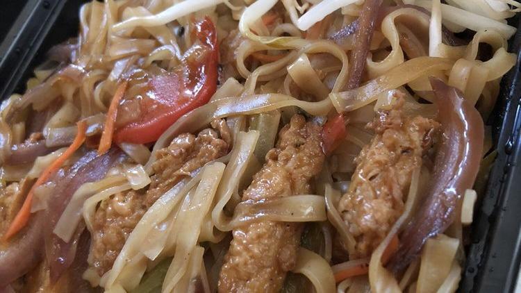 Pad Thai With Chicken · Spicy. Traditional Thai noodles in spicy sauce stir fried with bean curd, scallion, carrots & bean sprouts.