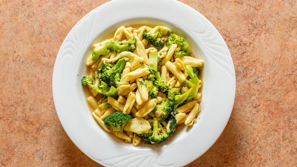 Cavatelli And Broccoli · Garlic, olive oil & herbs.
