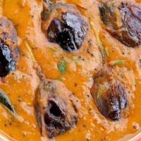 Kathirikai Kara Kulambu · Tamil style South Indian spicy Eggplant curry cooked in tamarind based onion and tomato gravy.