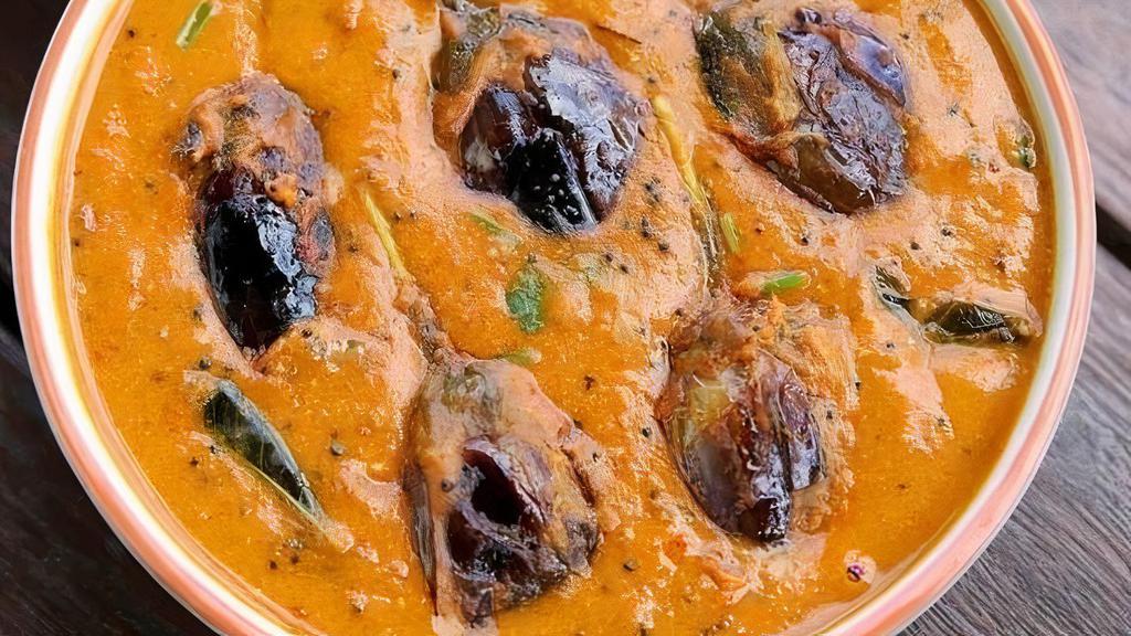Kathirikai Kara Kulambu · Tamil style South Indian spicy Eggplant curry cooked in tamarind based onion and tomato gravy.