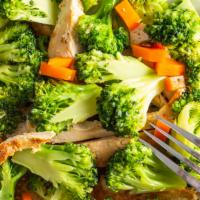 Classico Entree · Grilled chicken with broccoli and carrots. Gluten-free