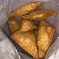 Crab Rangoon / 蟹角 · Eight pieces.