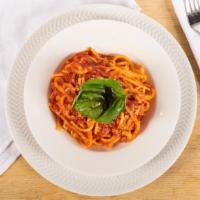 Pomodoro E Basilico · Tomato sauce, olive oil, onion, basil. Classico.