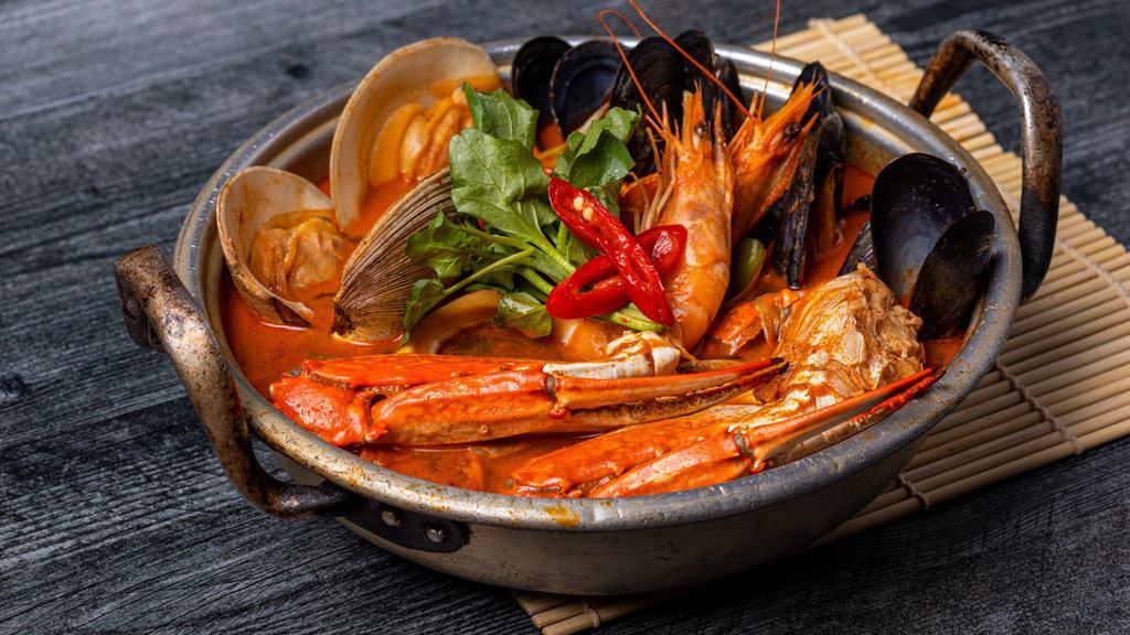 Spicy Mixed Seafood Soup / 해물 짬뽕탕  · Spicy soup with assorted seafood and vegetables.