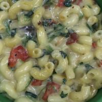 Veggie Lovers Mac · w/ broccoli, spinach, roasted red peppers and sun dried tomatoes.