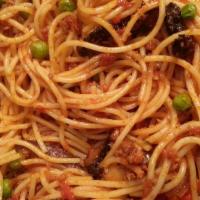 Spaghetti Bolognese · Served with portobello mushroom and peas.