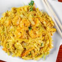 Singapore Rice Noodle · Stir-fried noodle w.chicken, shrimp, bell pepper, onion, scallion and egg, taste with curry ...