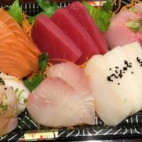Sashimi Deluxe · 18 pcs. chef's choices sashimi.