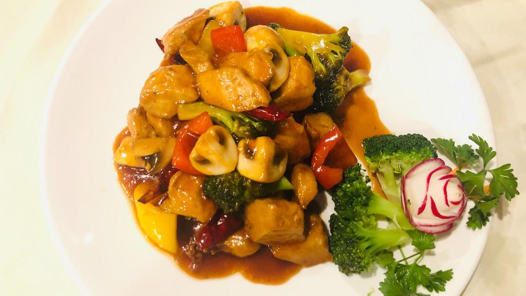 General Tso’S Chicken · Broccoli, Button Mushroom, Red & Yellow Pepper in Sweet & Tangy Sauce.
Served with white rice or brown rice.