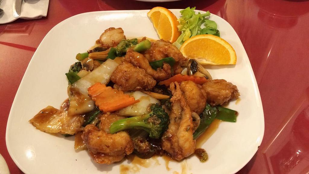 Crispy Seafood Two Delicious · Spicy. Shrimp and scallop with assorted Chinese vegetable in garlic sauce.
