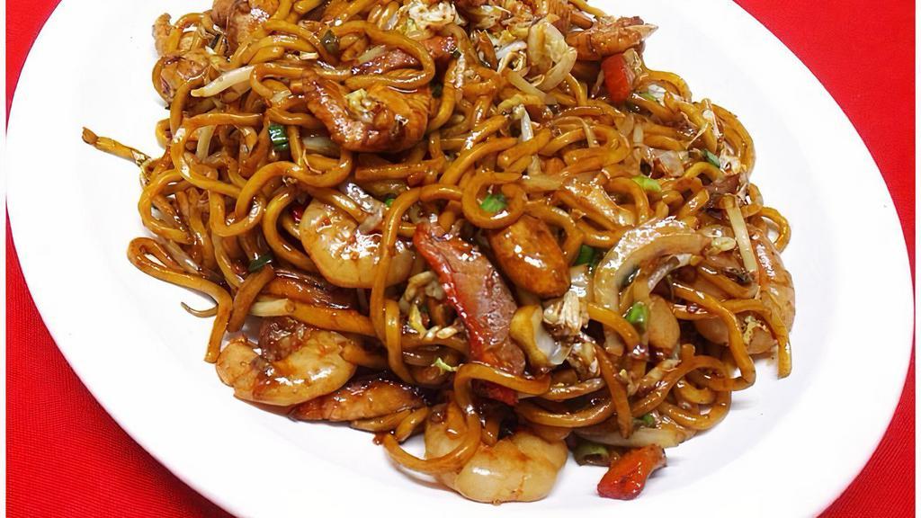 House Special Lo Mein · Comes with chicken, roast pork, and shrimps.