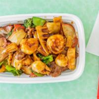 Happy Family · Jumbo shrimp, lobster, scallop, beef, chicken & pork sautéed w. garden vegetable in chef's s...