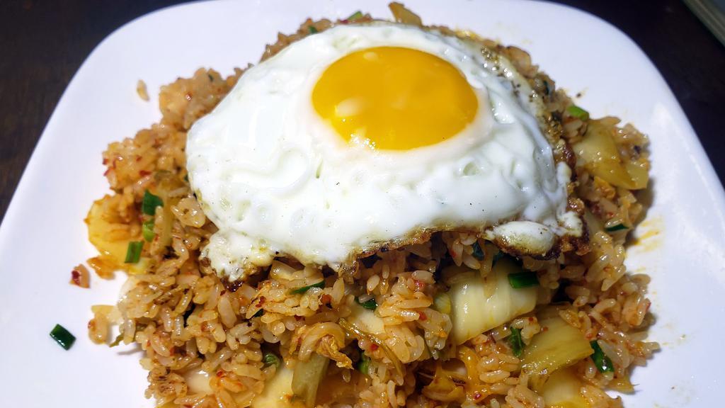 김치볶음밥 / Kimchi Fried Rice · Stir-fried white rice with kimchi and sunny side up eggs. Served with kimchi (4 oz).