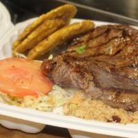 Carne Asada / Grilled Steak · Carne, arroz y ensalada. / Grilled meat, rice and salad.