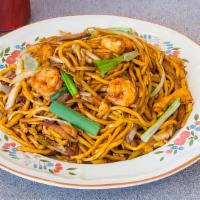 House Special Lo Mein · Egg noodle dish.