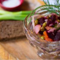 Vinegret · Refreshing salad of roasted beets, sauerkraut and green peas (vegan).