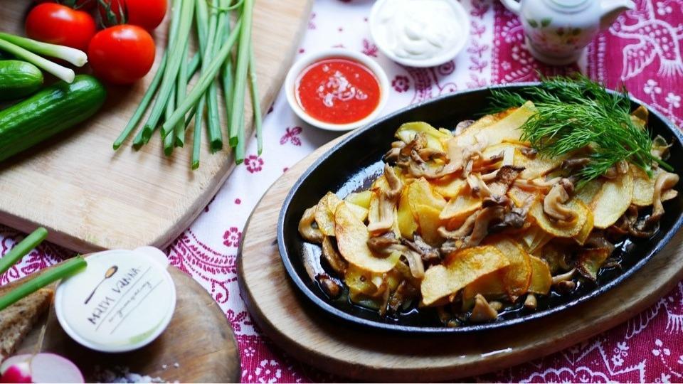 Potatoes With Mushrooms & Onions · Russian style potatoes with oyster mushrooms.