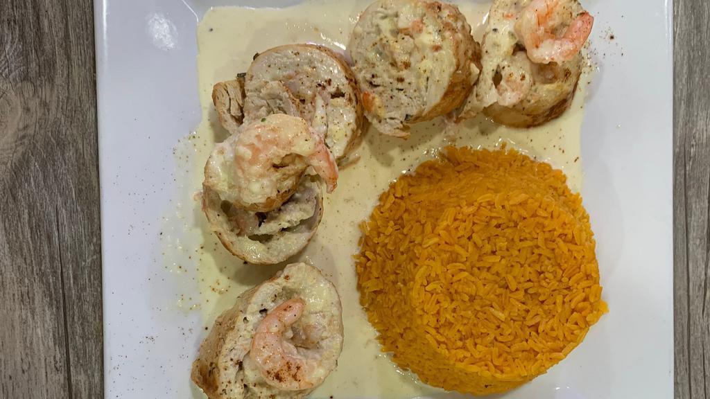 Pechuga De Pollo Rellena De Camarones · Chicken breast stuffed with shrimp.
