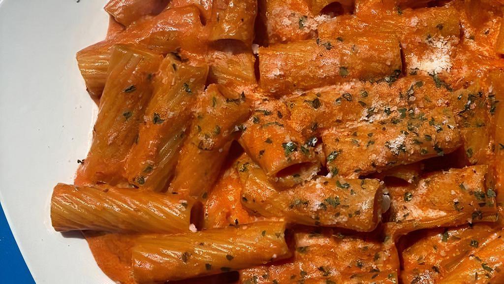 Vodka Sauce · Creamy pink vodka sauce, contains onions, heavy cream, vodka, butter and tomato sauce. DOES NOT CONTAIN MEAT!