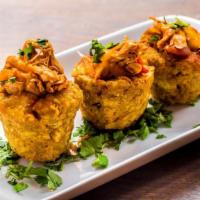 Mofonguitos · Crispy plantain cups with chicken, beef, pork or shrimp.