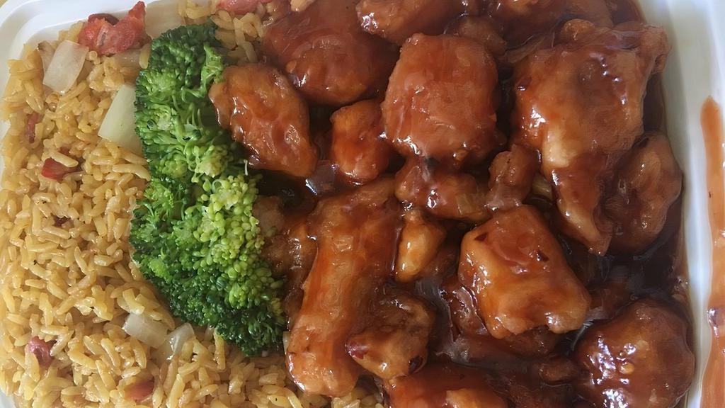 General Tso'S Chicken  · Spicy. Chunks of tender chicken deep fried till crispy in spicy sweet and sour on top of steamed broccoli. Served with white rice. Hot and spicy.