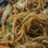 Beef Chow Mein · Served with white rice and crispy noodle. (Only vegetable).