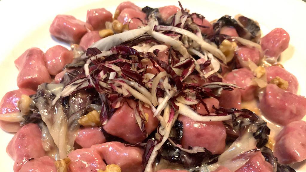 Gnocchi Di Rape Rosse Com Gorgonzola, Radicchio & Noci · Red beets gnocchi con gorgonzola, radicchio and walnuts.