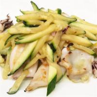 Grigliata Di Calamari Con Zucchine · Grilled calamari over julienned zucchini and extra virgin olive oil.