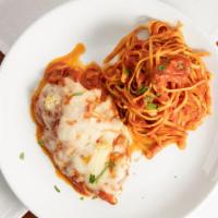 Pollo Parmigiana · Chicken parmesan.